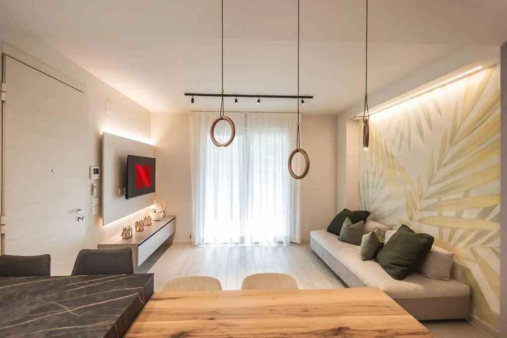 New Modern Seaside House With Garage Apartment Riccione