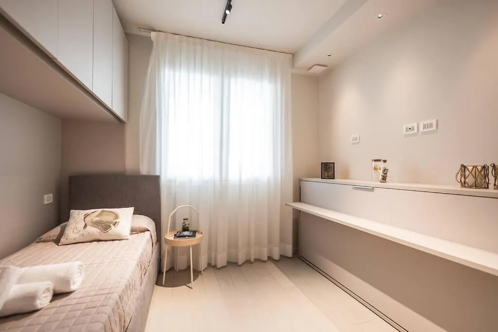 New Modern Seaside House With Garage Apartment Riccione