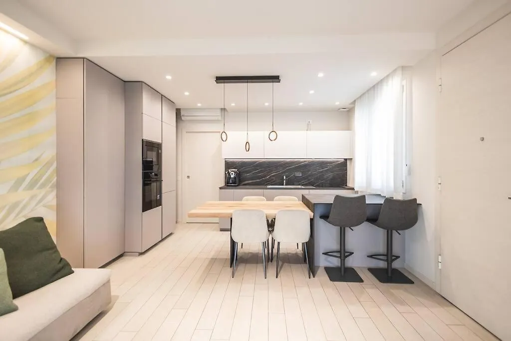 New Modern Seaside House With Garage Apartment Riccione