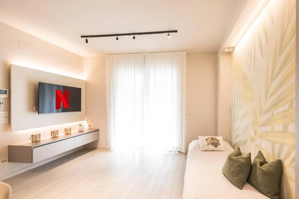 New Modern Seaside House With Garage Apartment Riccione