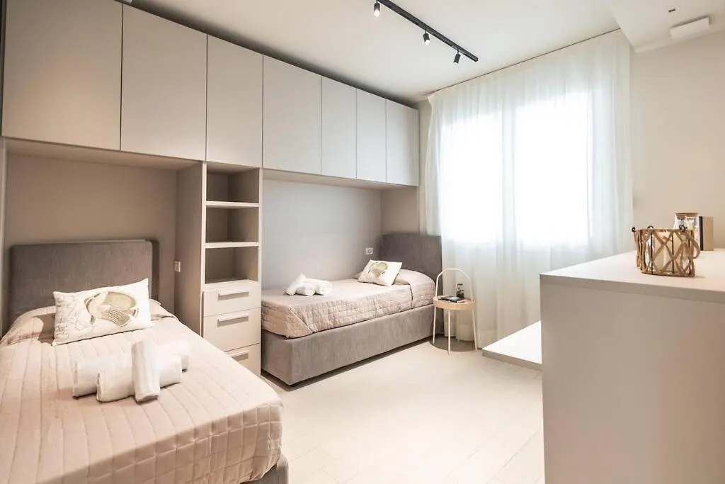 New Modern Seaside House With Garage Apartment Riccione 0*,
