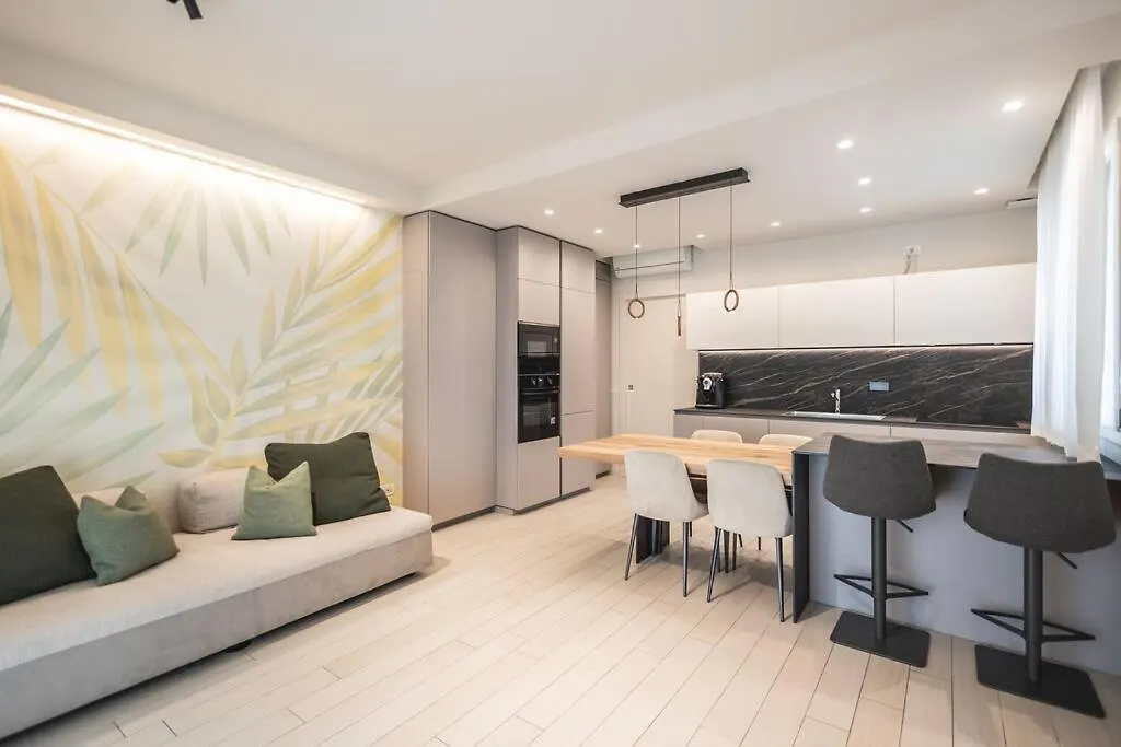 New Modern Seaside House With Garage Apartment Riccione