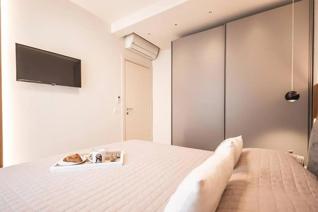 New Modern Seaside House With Garage Apartment Riccione