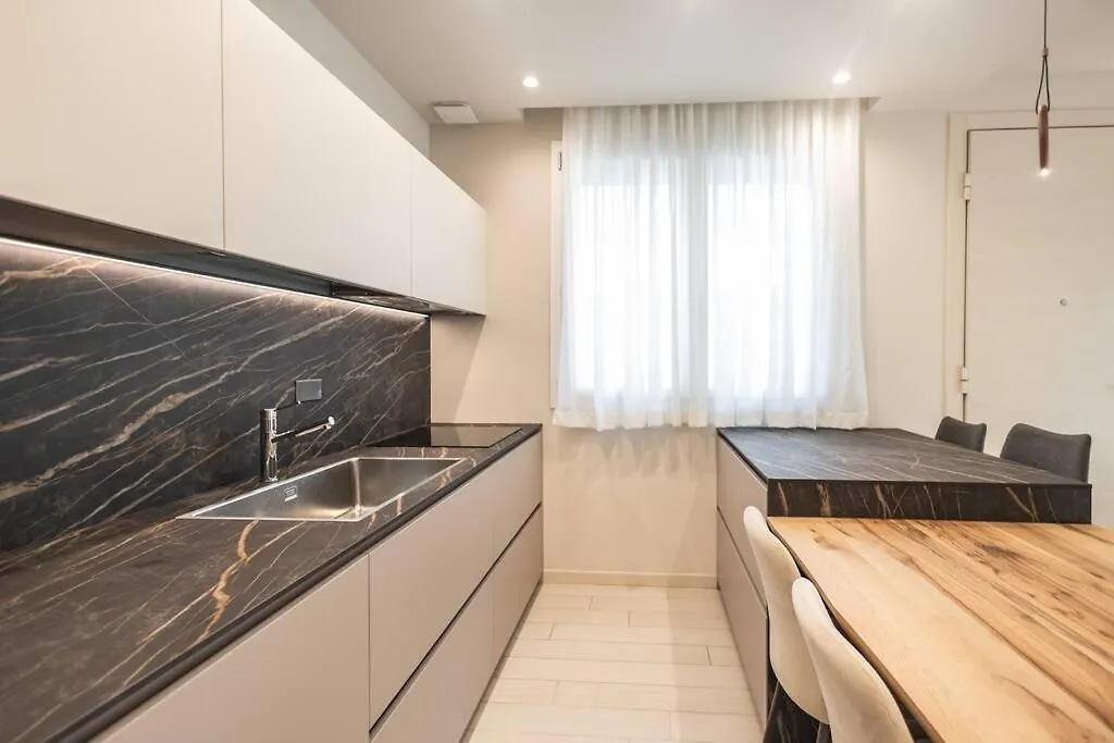 New Modern Seaside House With Garage Apartment Riccione