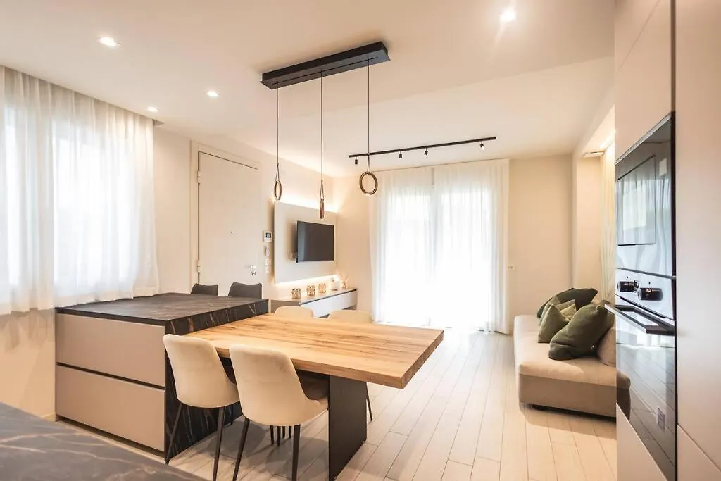 New Modern Seaside House With Garage Apartment Riccione